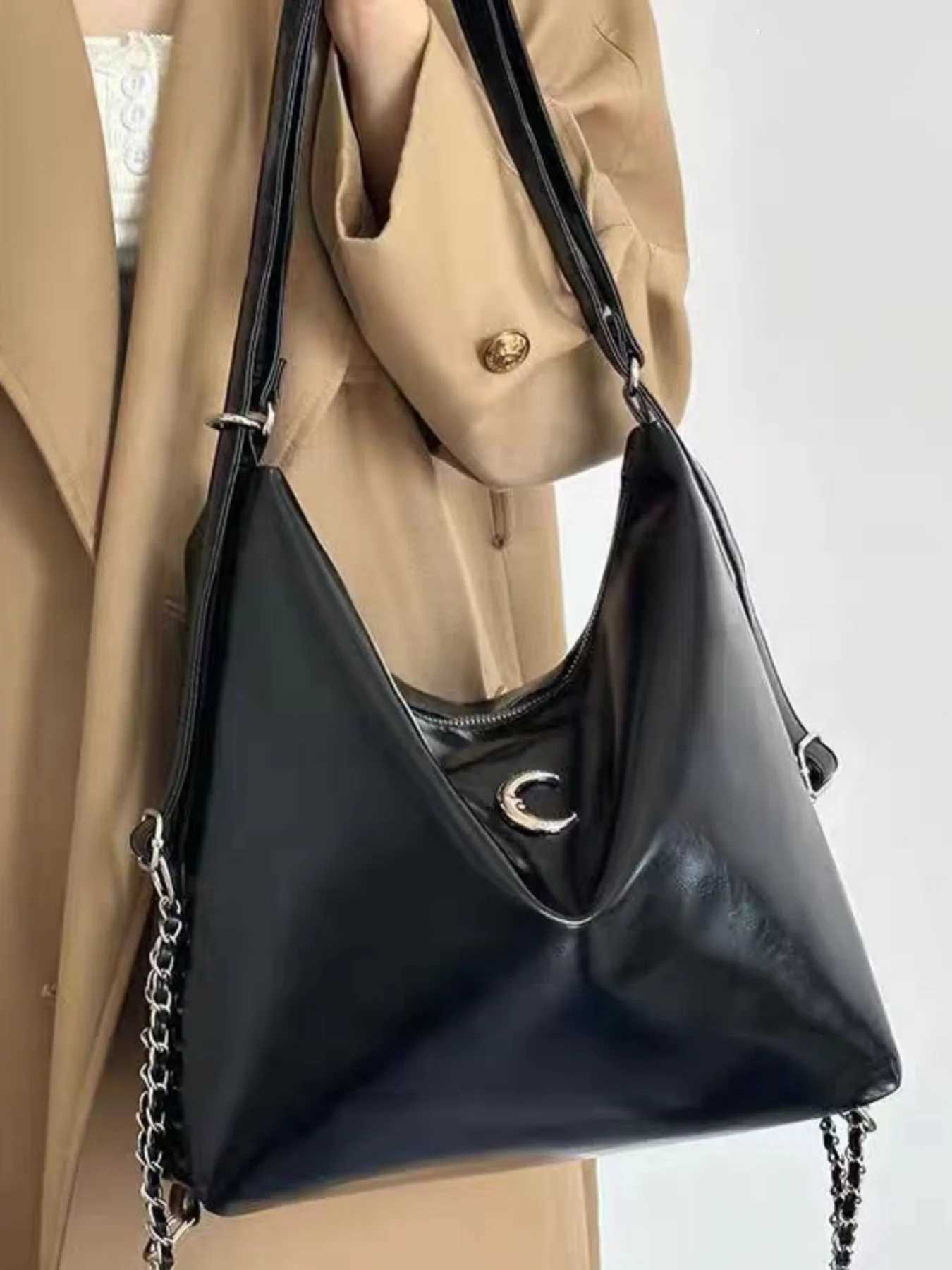 Large Capacity Commuter Soft Leather Multi-Purpose Shoulder Bag College Style Hundred Chain Shoulder Black Handbag Y250730