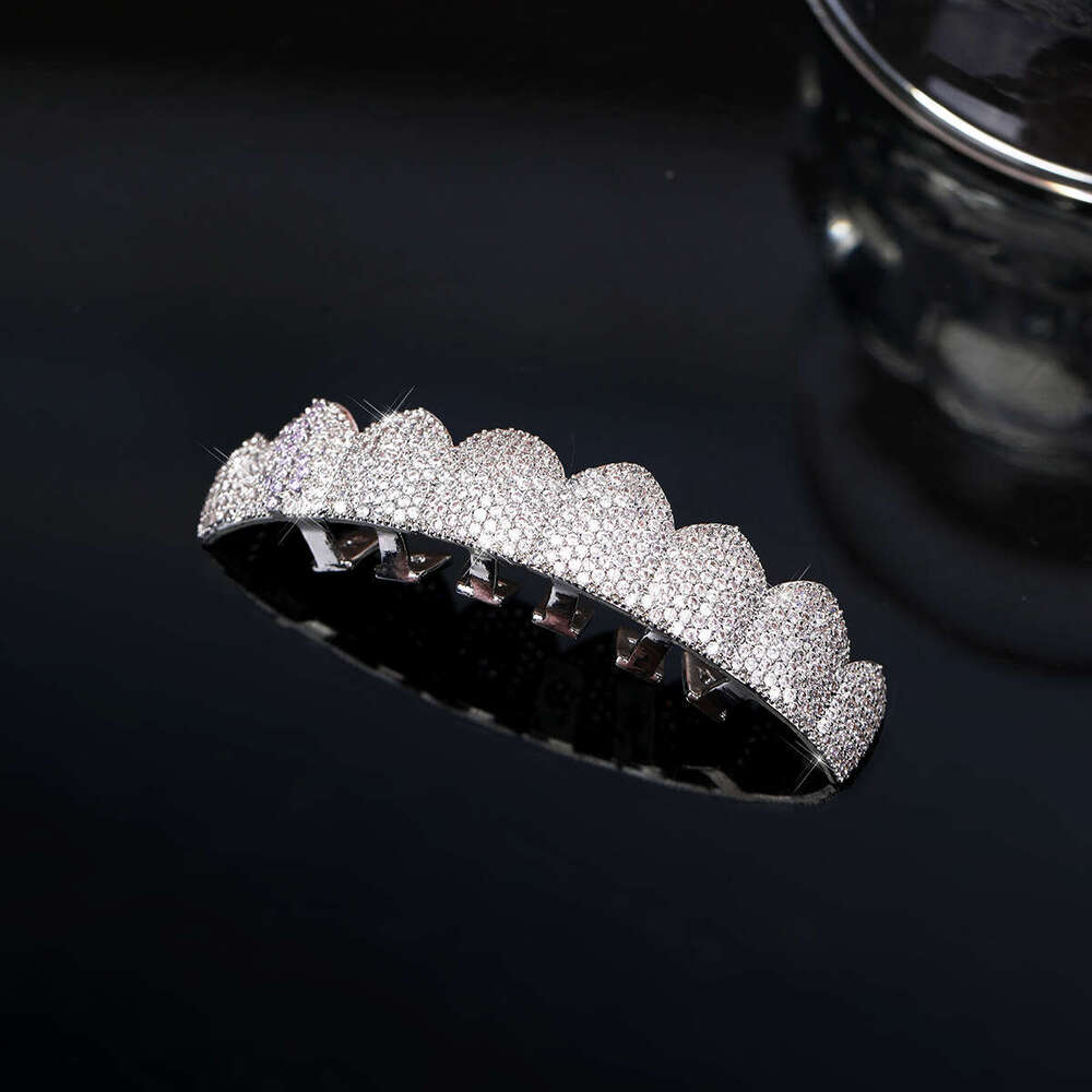 Hot Selling Creative Shiny 8 Teeth Micro Inlaid Zircon Hip Hop Trendy Fashionable Personalized Braces