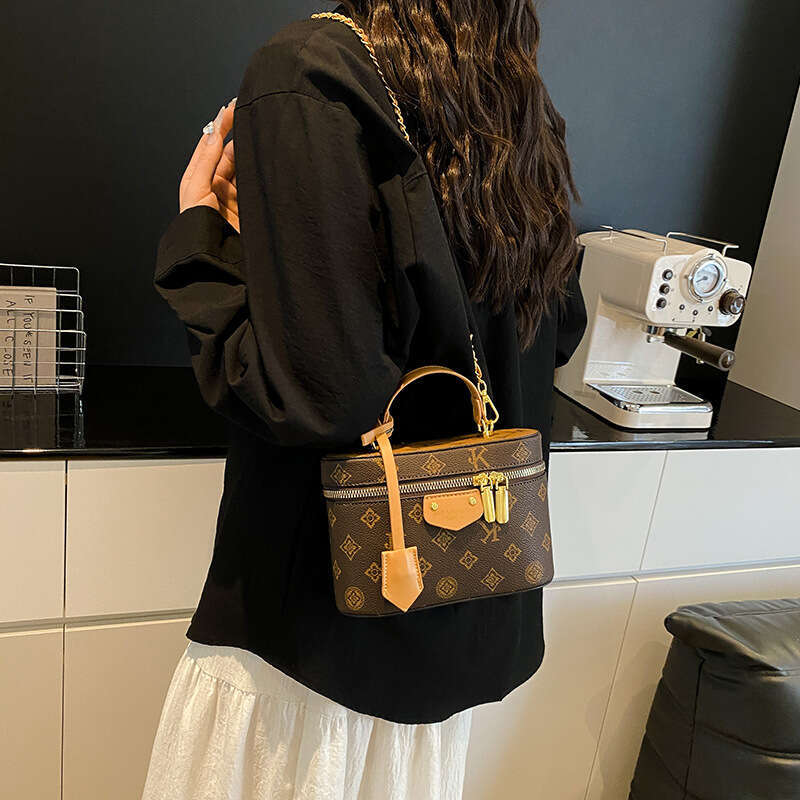 Retro Box Chain Shoulder Bag, Stylish PU Crossbody Purse for Women and Girls, Minimalist Small Square Bag in Brown & Black
