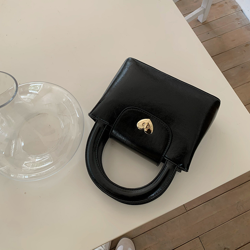 Designer Bag Korean Niche Heart Luxury Bag Lock Handbag INS Blogger Same Style Women's Bag Textured Casual Fashion Single Shoulder Crossbody Bag 