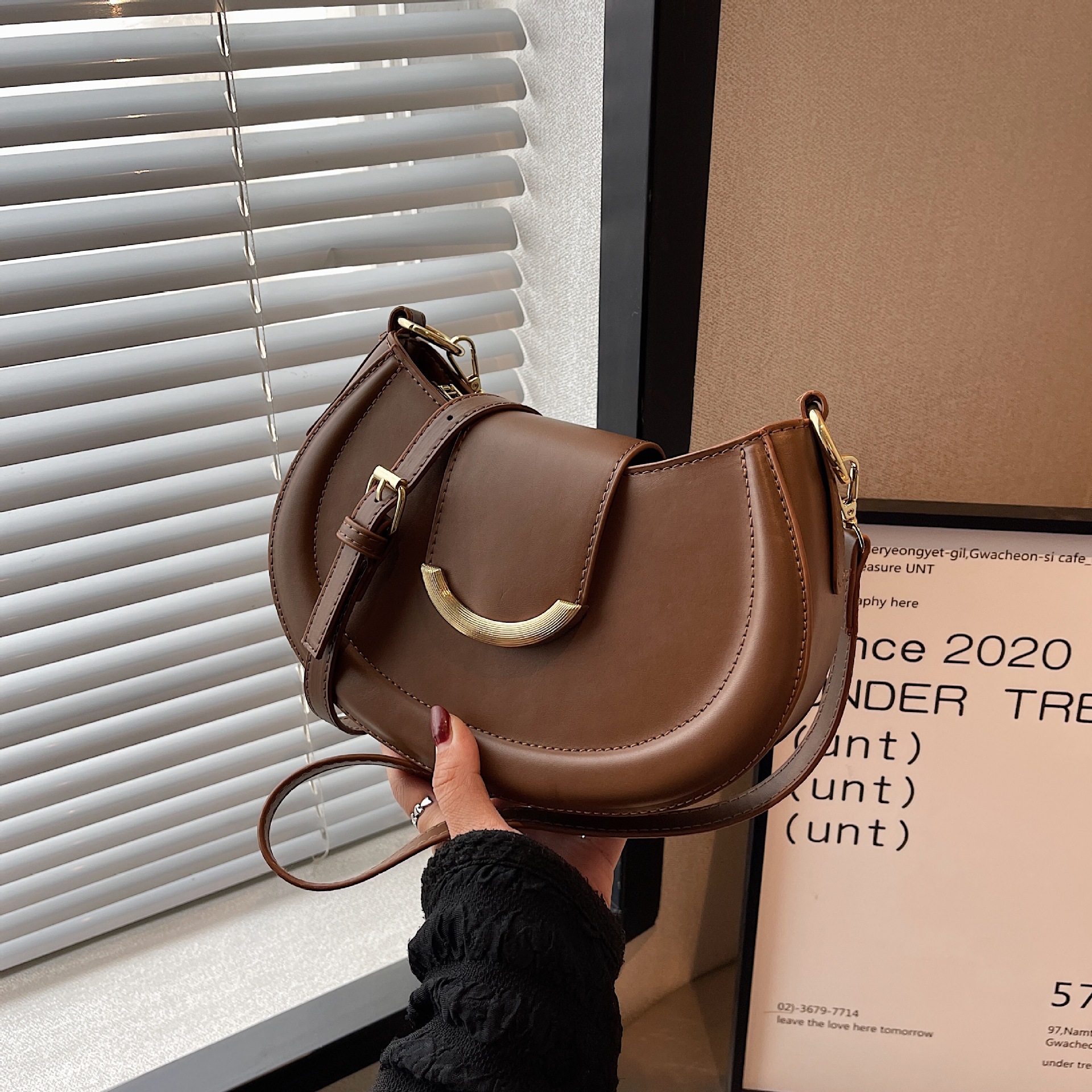 2025 Summer New Women's Shoulder Bag Niche Design Women's Summer New Fashionable Crossbody Bag Shoulder Armpit Bag Designer Bag