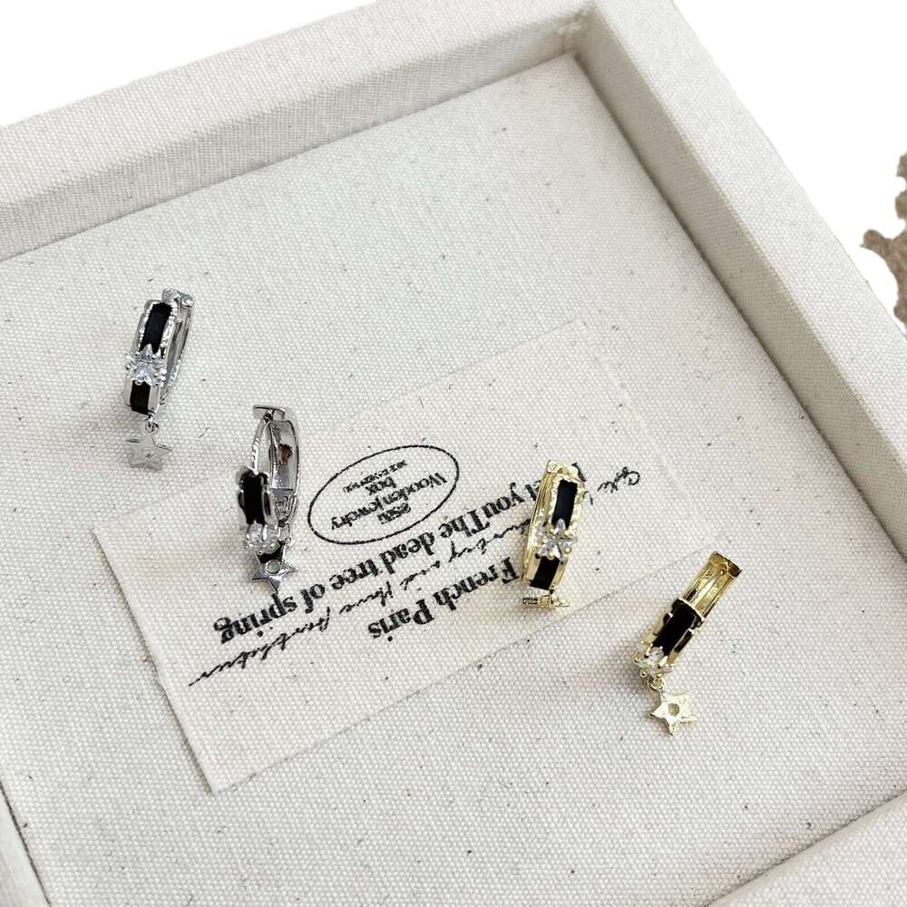 Sweet Cool Girl~ Black Star Small Hoop Niche Exquisite Versatile Clips Elegant Earrings Autumn Winter Jewelry Ear Studs ee3