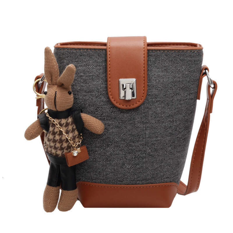 2024 New Niche Design Minimalist Crossbody Color-Block Bucket for Women Autumn Melad Phone Bag
