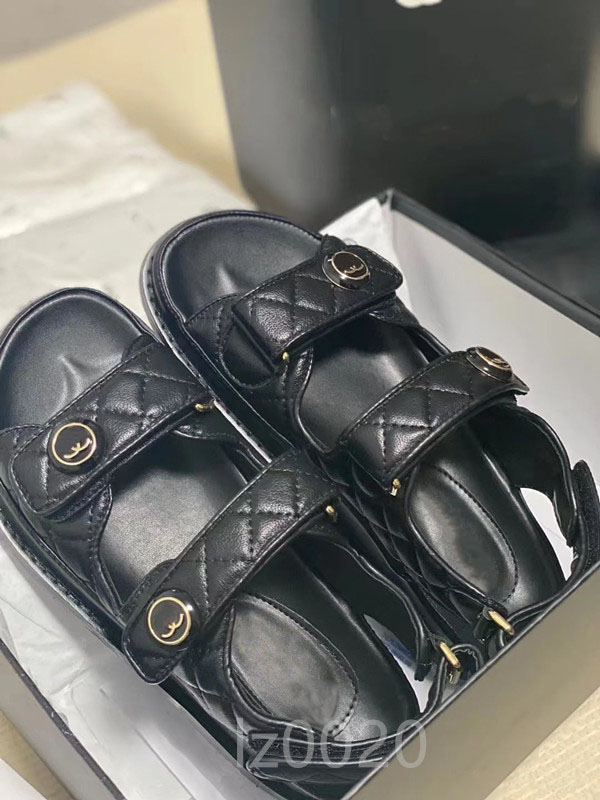 Designer Sandals Quilted Thick Bottom Slippers Outdoor Sports Shoes Classic Metal Square Buckle Decorative Sandals Luxury Women's Casual Beach Shoes slide