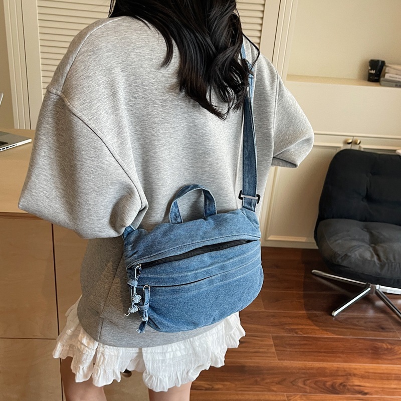 2025 designer's new washed denim women's crossbody bag, casual handbag, saddle bag, street fashion shoulder bag