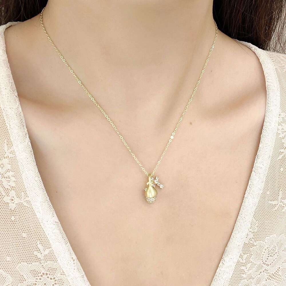 Vintage Brushed Cross Pink Dia Pinecone Pendant Necklace for Women, Light Sweater Chain, Elegant Collarbone Chain d7c