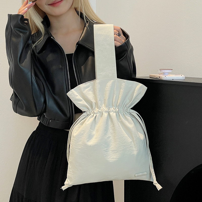 Colorful Fox Simple Women's Niche Design Nylon Drawstring Portable Handheld Makeup Bag ddmymoon