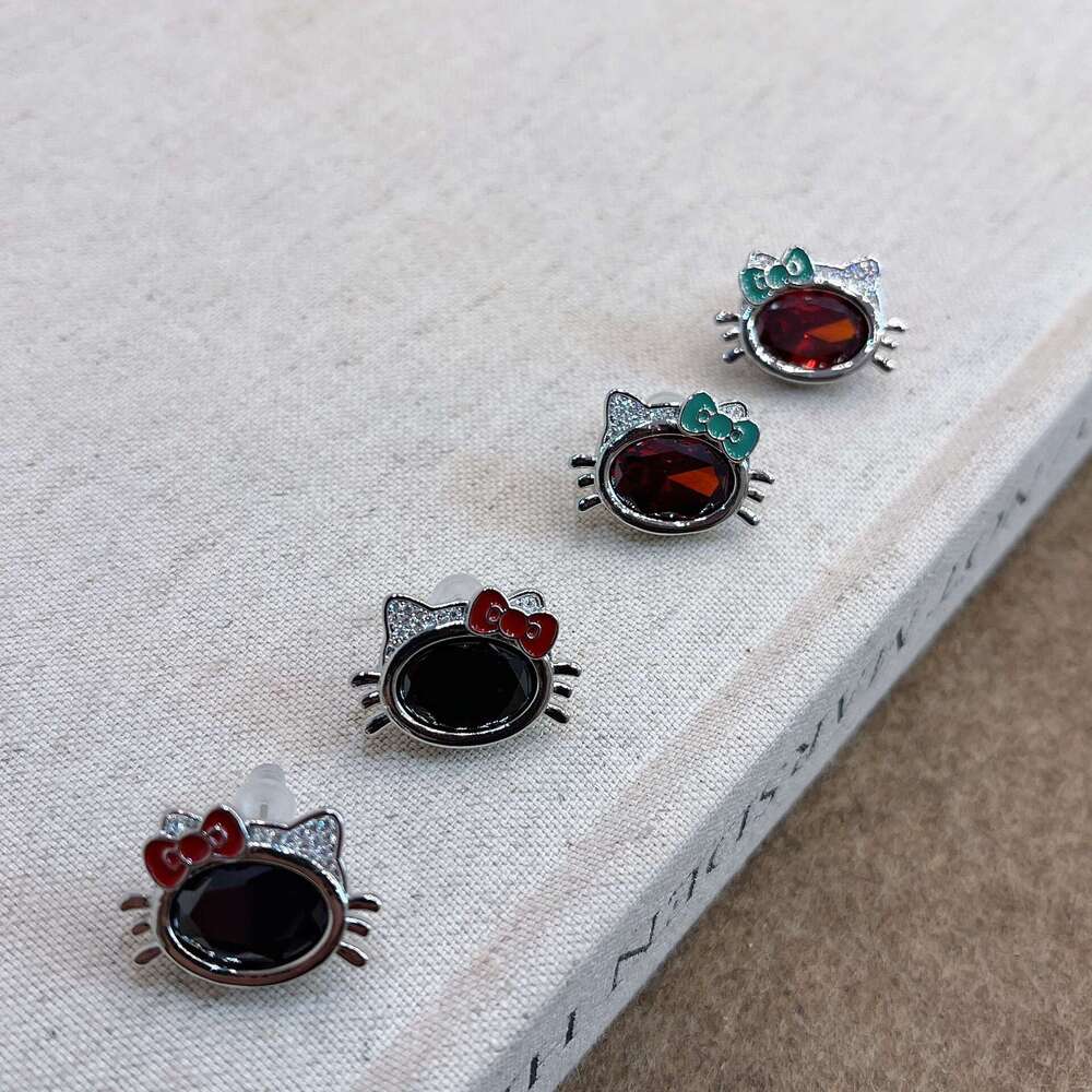 Korean and Japanese Style Versatile Cat Small Fresh Cute Animal Simple Petite 2024 New Autumn Winter Earrings for Women 2d6