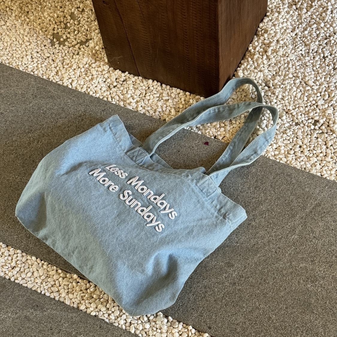 2025 designer's new retro commuting denim single shoulder women's handbag