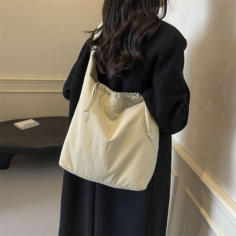 Women's Large Capacity Crossbody Niche Design Tote High-end Fashion Shoulder Bag