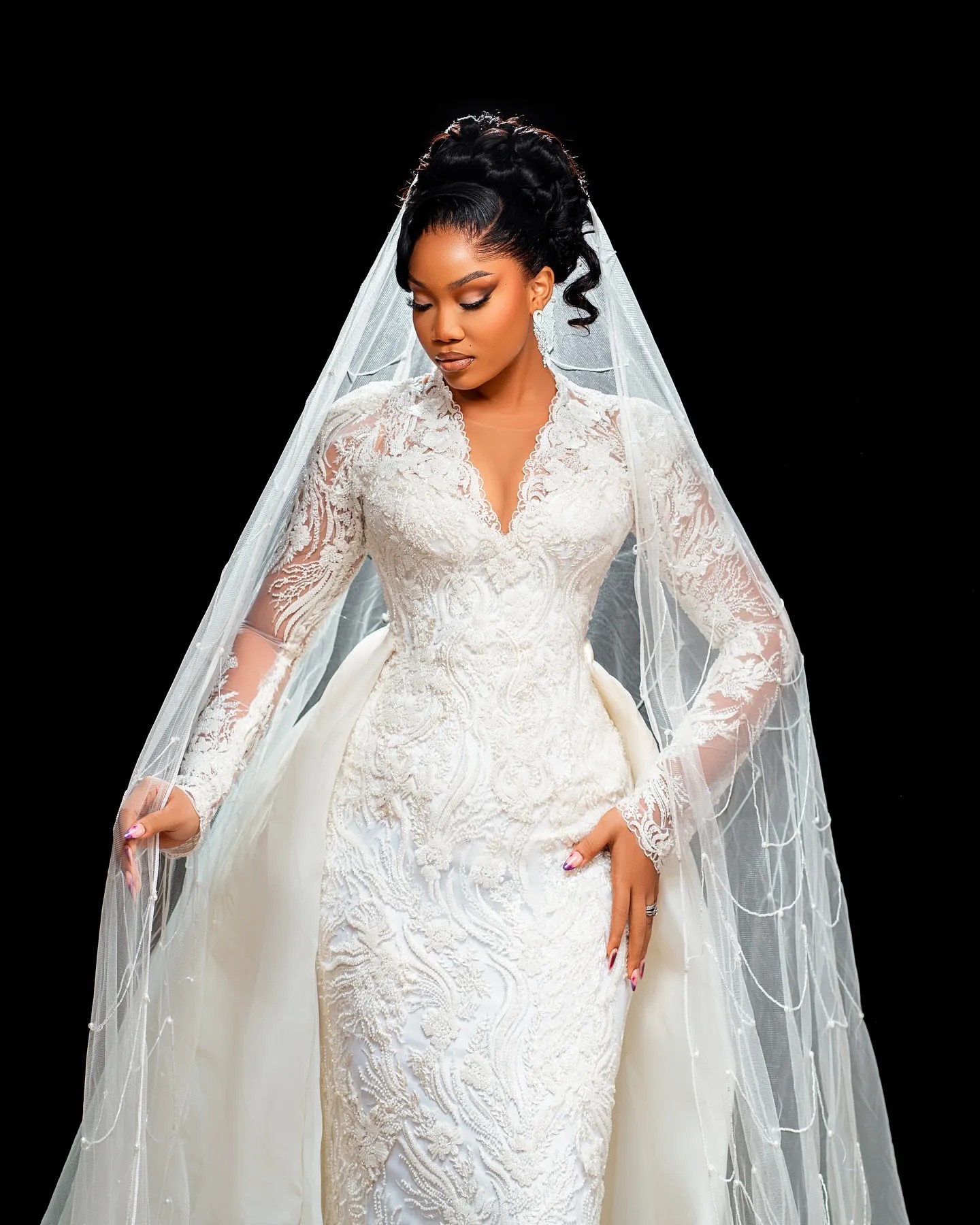 Arabic Aso Ebi Plus Size Ivory Lace Wedding Dresses Full Sleeves Beaded Detachable Train Deep V-neck Bridal Gowns Dress For Brides