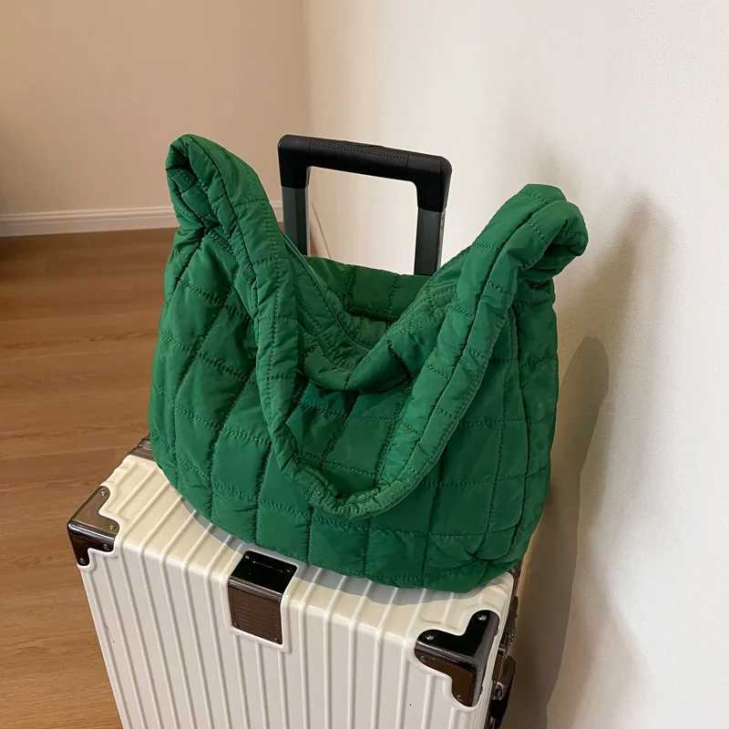 2023 Padding Shoulder Bag Casual Quilted Crossbody Bag Fi Solid Messenger Bag Versatile Slouchy Shopping Bag Y250730