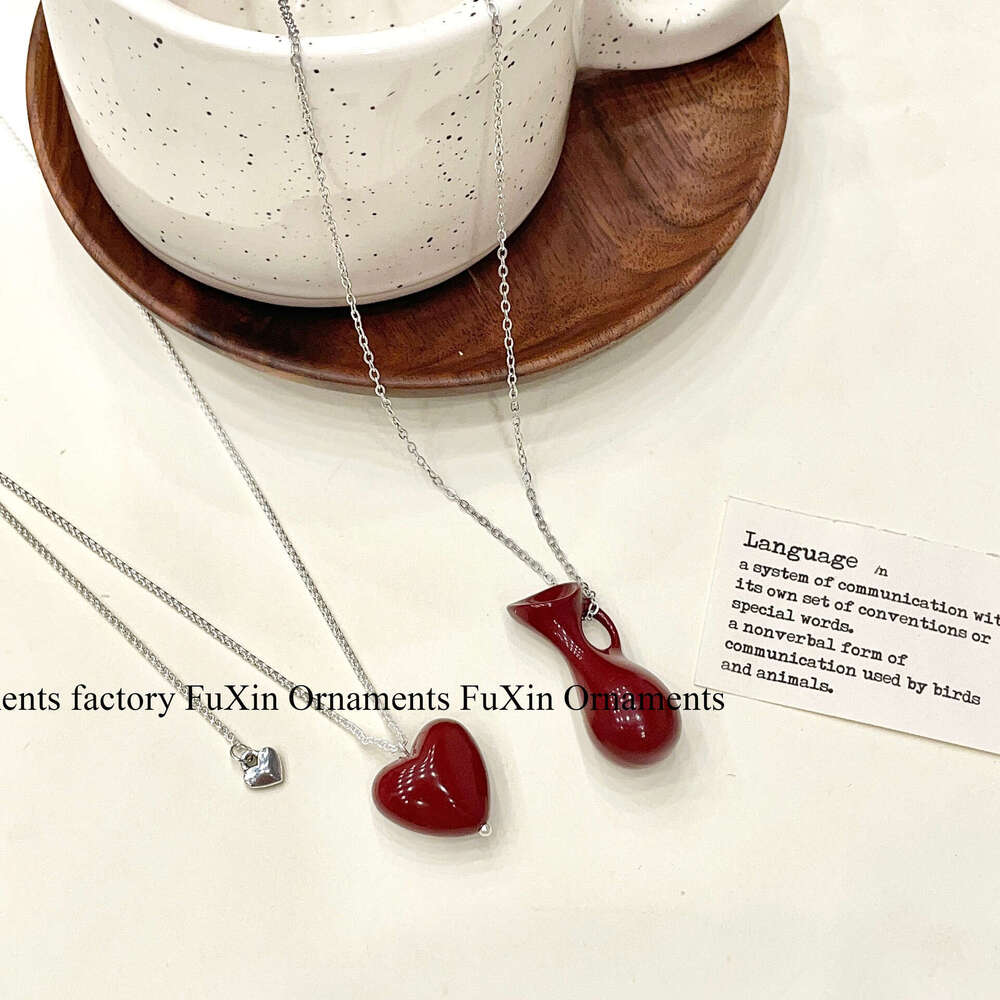 New Niche Design Bottle Heart Necklace Light Style Red Versatile Simple Accessory Layered Long Pendant e8e