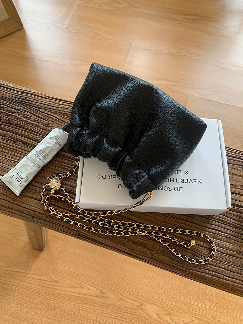 Designer Luxury Bag Bag Trendy Women's Bag New 2025 Texture Solid Color Niche Shoulder Bag Versatile Chain Crossbody Cloud Small Bag Tote Bag