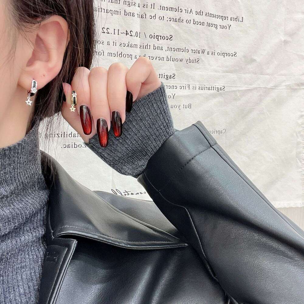 Sweet Cool Girl~ Black Star Small Hoop Niche Exquisite Versatile Clips Elegant Earrings Autumn Winter Jewelry Ear Studs ee3