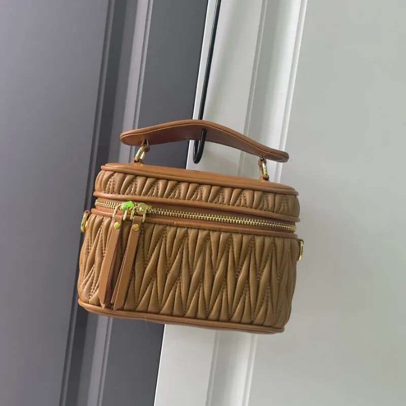 7A Women Designer Bag Cosmetic Female Portable Pouch With make up Shoulder Strap Brown Leather Crossbody Bags Beauty Box Purse purses wallet tote