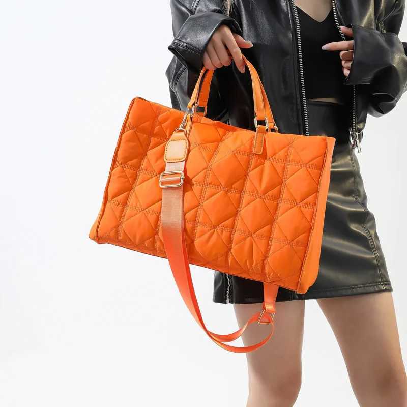 Green Padded Handbag Fi Quilted Shoulder Bags For Women 2023 Winter Space Cotton Shopper Bag Portable Large Capacity Tote Y250730