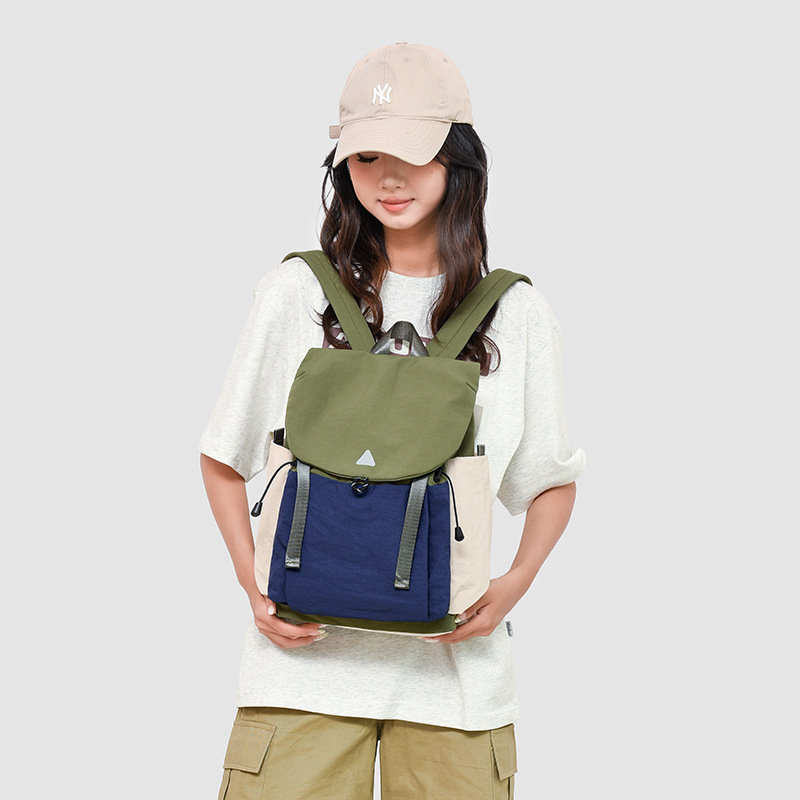 Summer new color blocked women's outdoor camping backpack, lightweight and large capacity waterproof hiking and mountaineering lightweight backpa