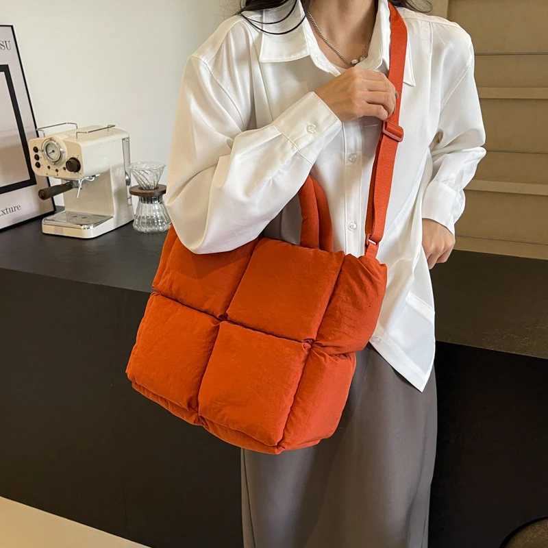 2024 Spring New Trendy Square Shoulder Crossbody Bags for Women Cott Padded Handbags Lux Large Capacity Quilted Tote Bag Y250730