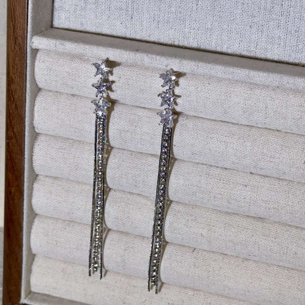 Niche Design Star Tassel Zircon Super Sparkling Elegant Versatile Drop 2024 New Earrings b38