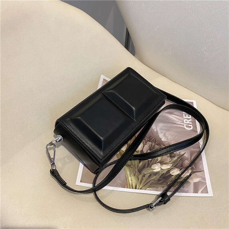 Design Sense Niche Fashion Internet Celebrity Square for Women 2023 New Summer Mini Chain Crossbody Small Shoulder Bag
