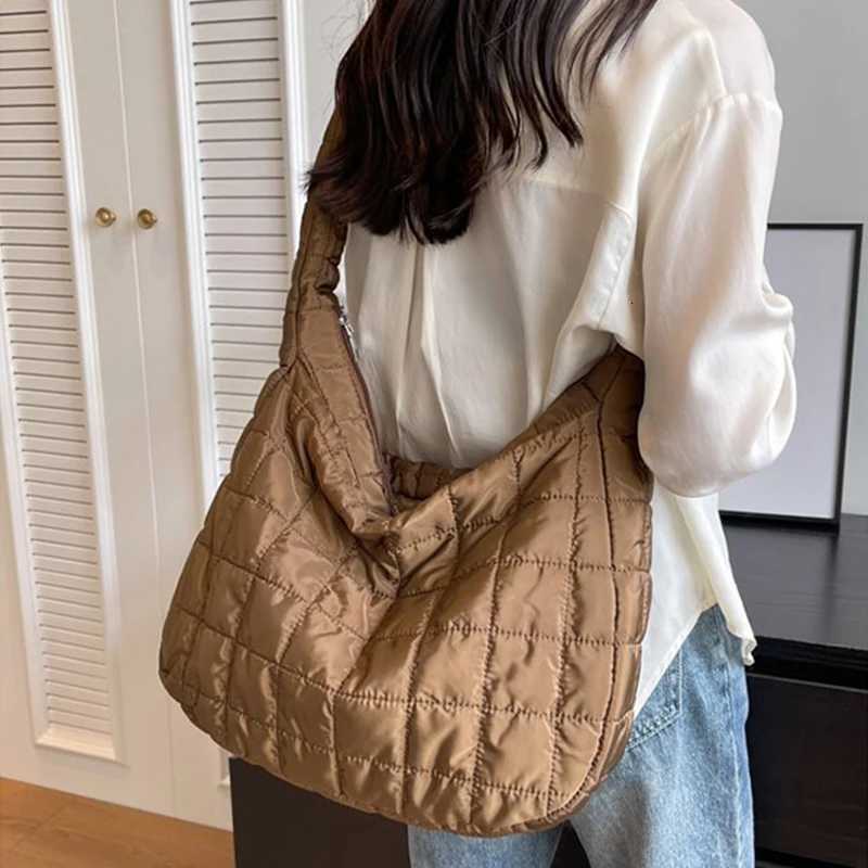 2023 Padding Shoulder Bag Casual Quilted Crossbody Bag Fi Solid Messenger Bag Versatile Slouchy Shopping Bag Y250730