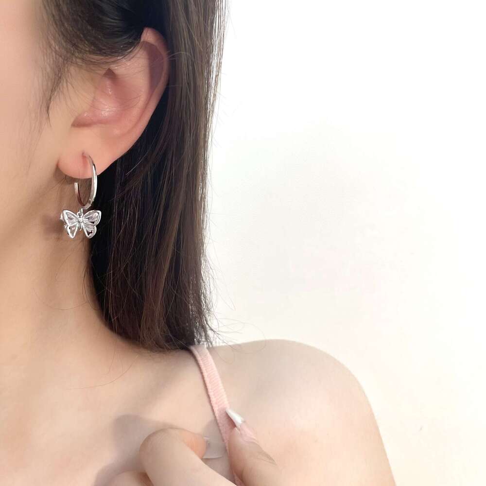 Fuxin New Hollow Butterfly Niche Design High-end C-shaped Hoop Elegant Sparkling Zircon Earrings a8e
