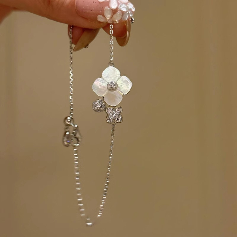 Zircon Mother-of-Pearl Flower Pendant Bracelet Fashionable Unique Niche Jewelry Light High-End Accessories for Women