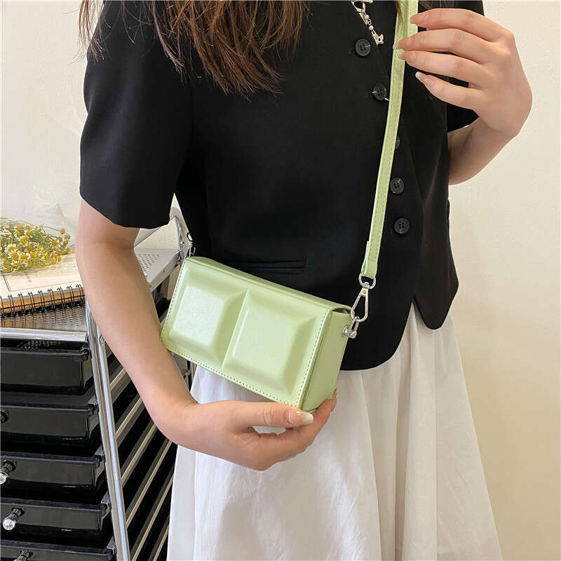Design Sense Niche Fashion Internet Celebrity Square for Women 2023 New Summer Mini Chain Crossbody Small Shoulder Bag