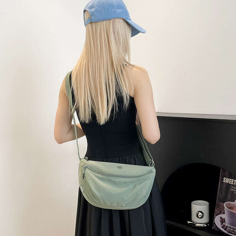 New Large Capacity Dumpling Lightweight Fabric Fashion Casual Crossbody Shoulder Design Bag
