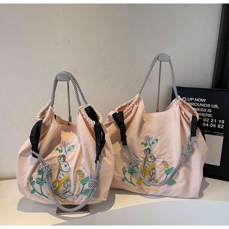 Large Capacity High Aesthetic Shoulder Niche Design Cartoon Casual Simple Crossbody Bag for Women Versatile