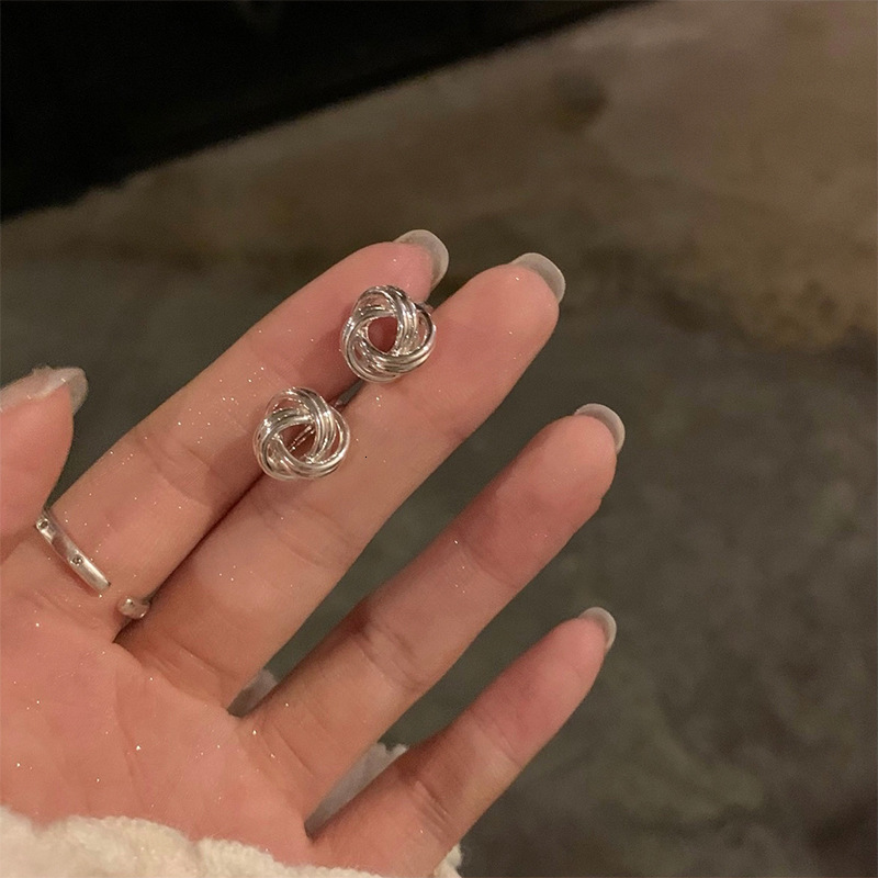 Metal Minimalist Braided for Women Fashionable Elegant Commuting Versatile Light Earrings Niche High-end Feel