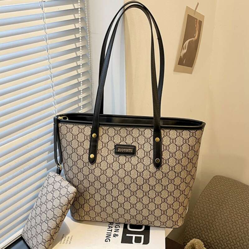 2025 New Tote for Women Large Capacity Korean Style Handbag Old Flower Letter Versatile Shoulder Bag