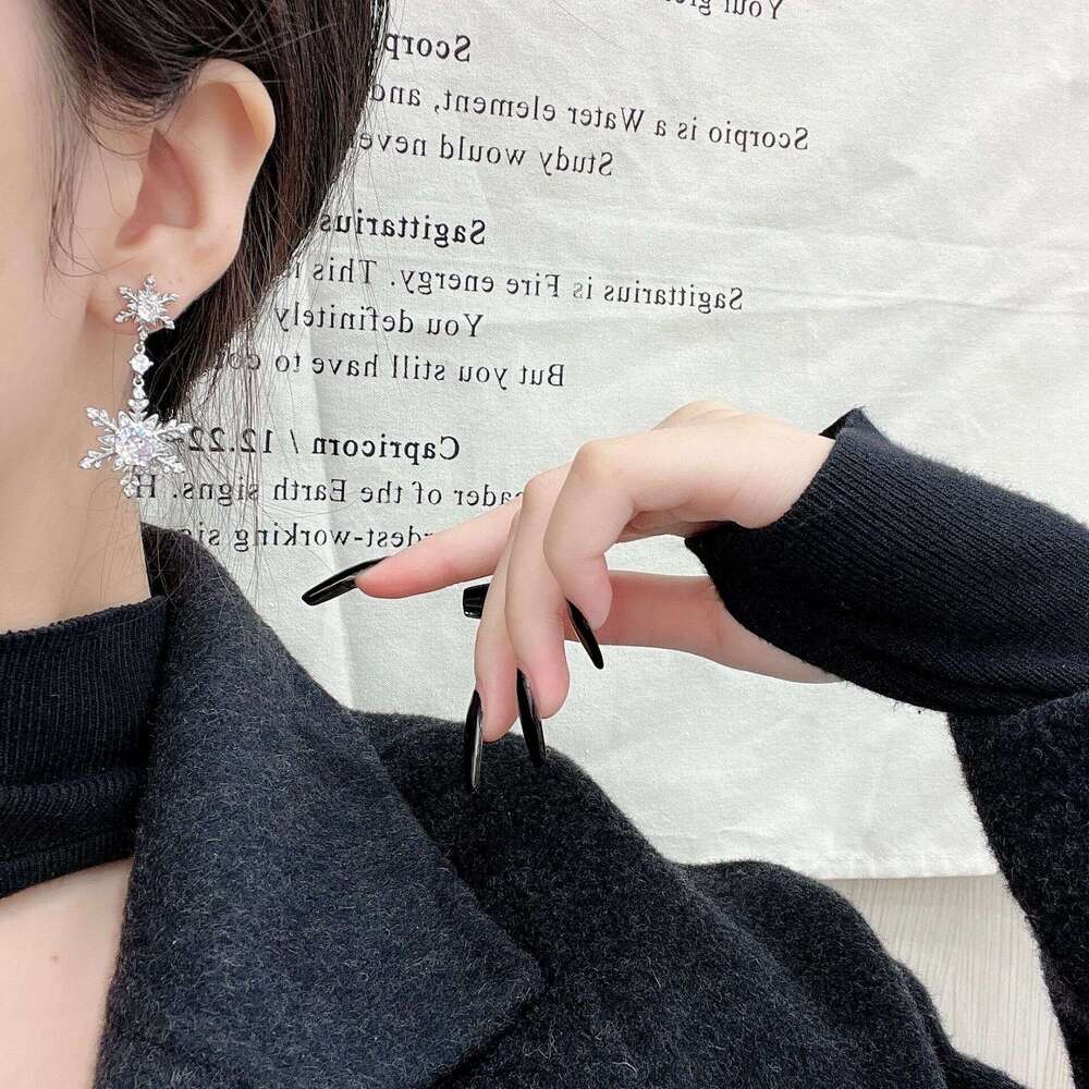 New Fashion Design Mid-Length Earrings High-End Micro-Inlaid Snowflake Exaggerated Unique Cool Super Shiny 479