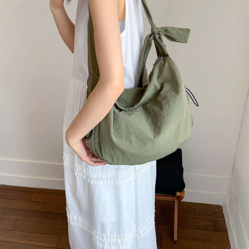 2025 Lightweight Niche Design Tote Crossbody Simple Fashion Waterproof Lazy Style Relaxed Feel Shoulder Bag