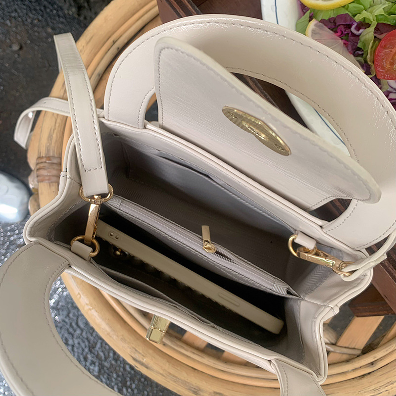 Designer Bag Korean Niche Heart Luxury Bag Lock Handbag INS Blogger Same Style Women's Bag Textured Casual Fashion Single Shoulder Crossbody Bag 