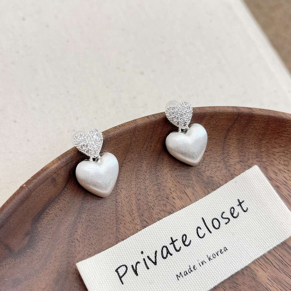 Autumn Winter Brushed Heart Zircon Sier for Women High-end Exquisite Ear Jewelry Light Unique Niche Earrings 063