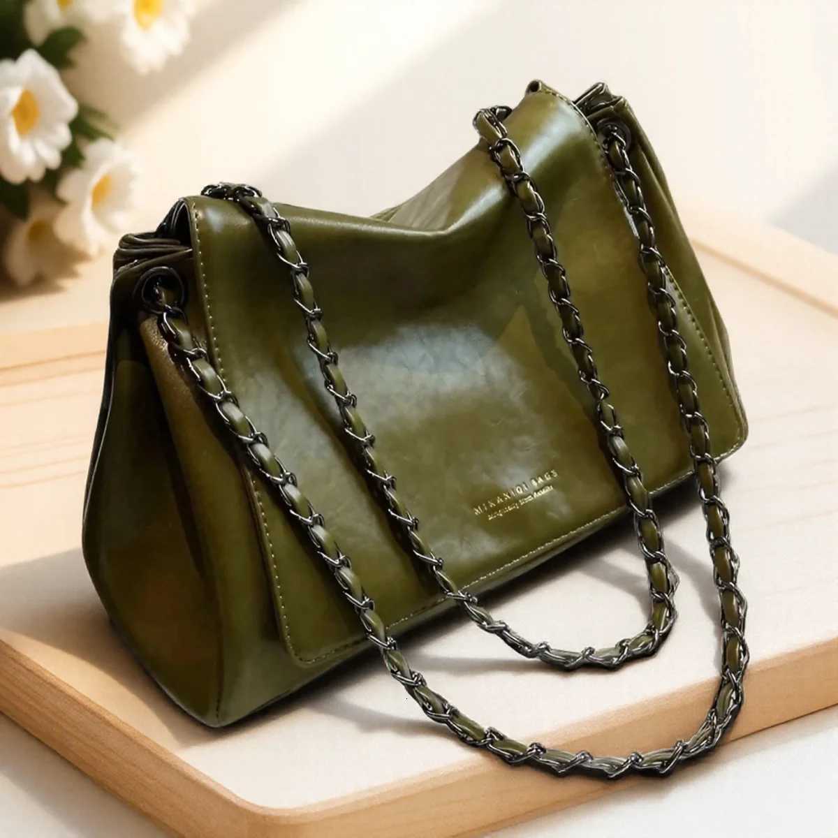 Large Capacity Chain Messenger Bag for Women Reliable Shoulder Bag for Work and Daily Travel Y250730