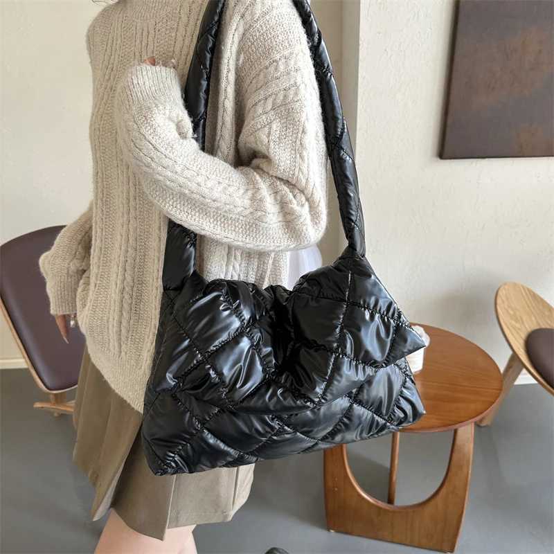 Space Cott Designer Underarm Bag Winter Luxury Down Padded Ladies Tote Bag Wen Quilted Large Capacity Handbag Shopper Bag Y250730