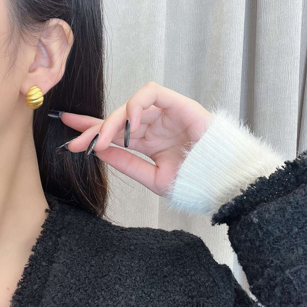 French Style Croissant Brushed High-End Earrings Fashionable 2024 New Model 4b2