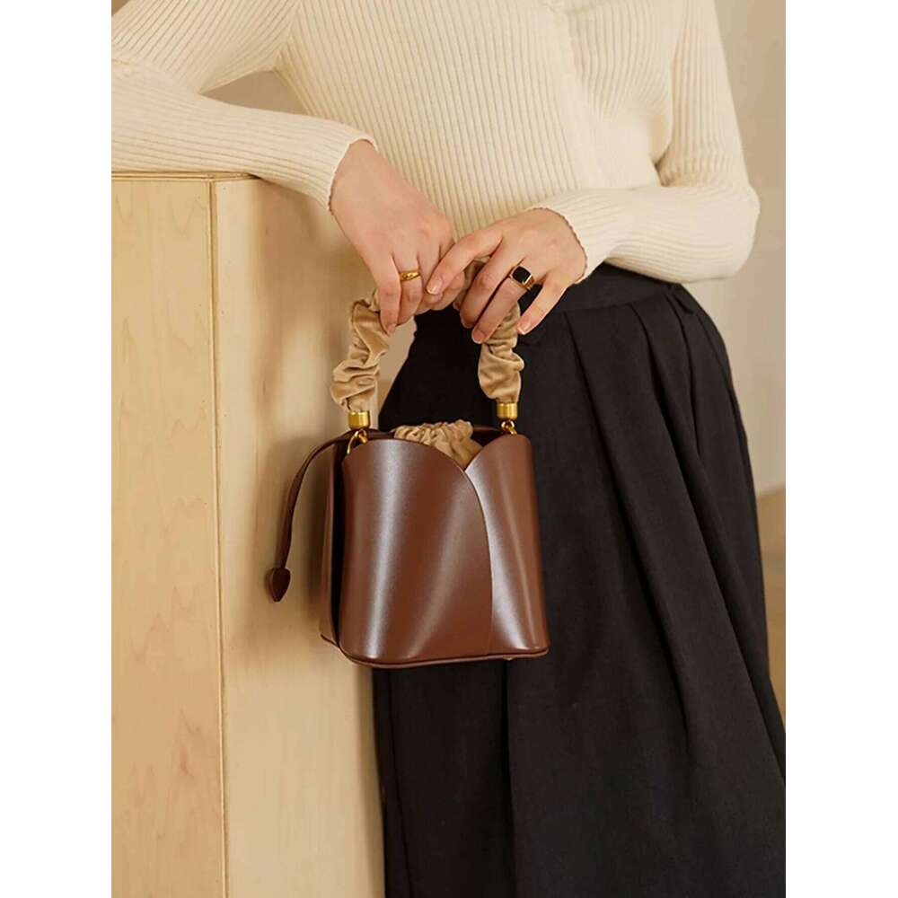 designer bag Drawstring pocket petals new vegetable basket bucket niche design retro handbag women's shoulder crossbody bag