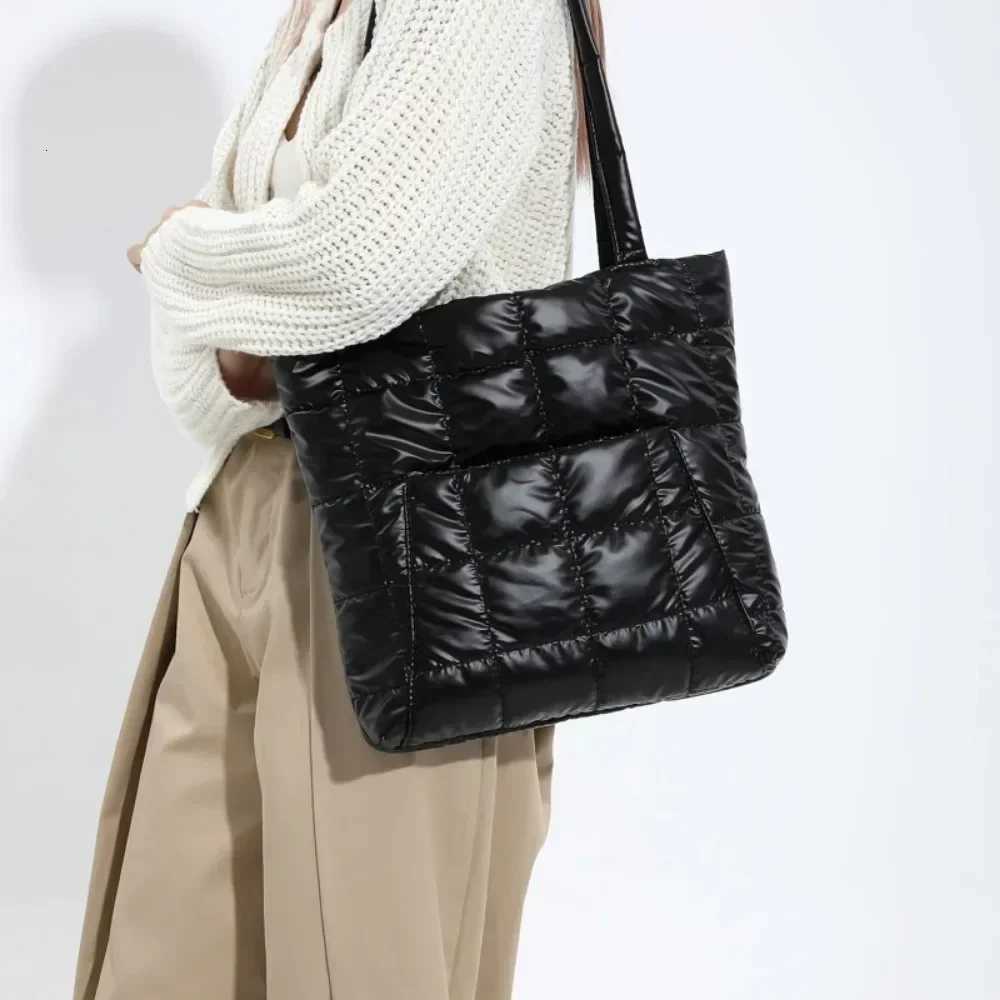 Trendy Soft Down Cotton Padded Shoulder Bag Fem Creative Puffer Tote Bag Lightweight Low Shopper Bag for Autumn and Winter Y250730