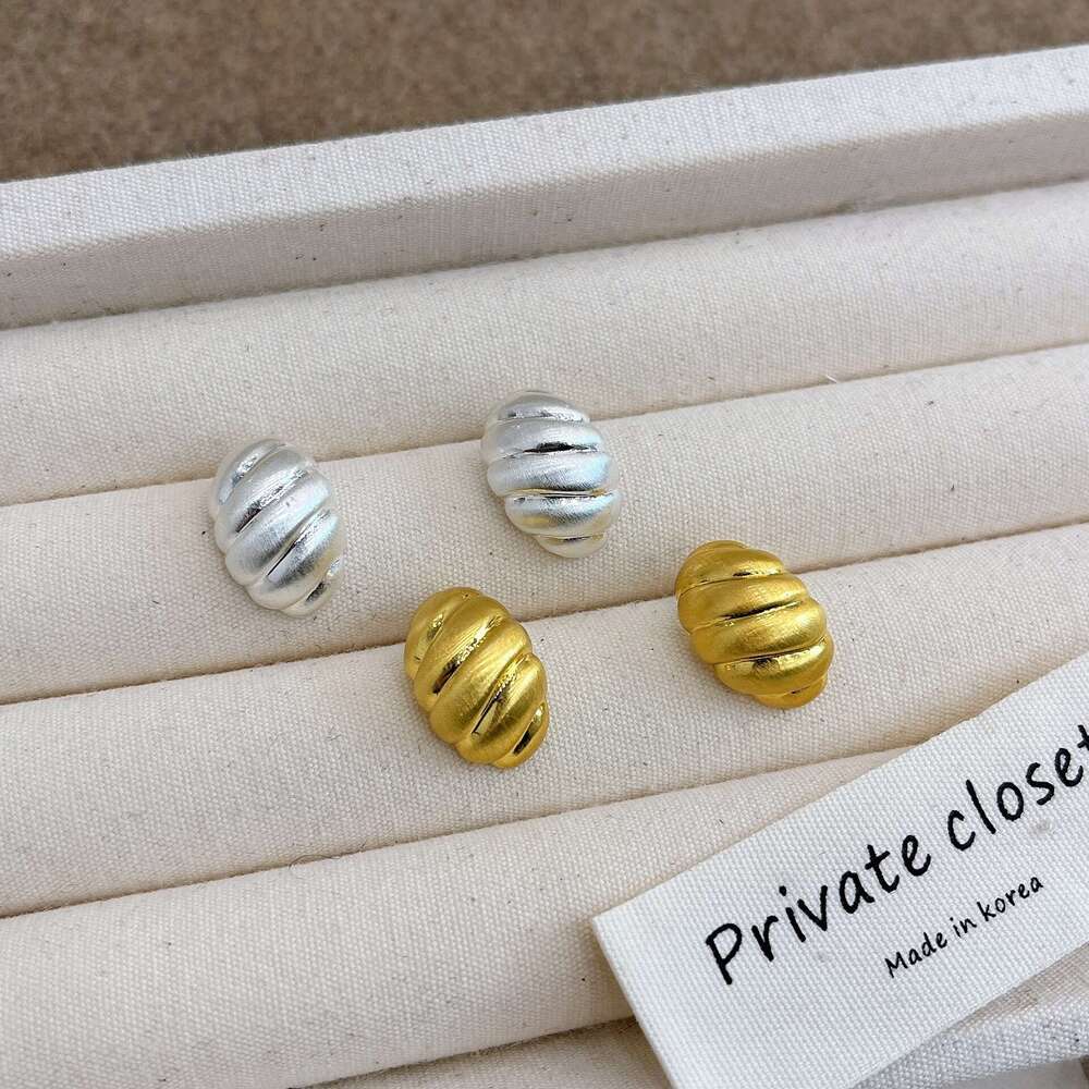 French Style Croissant Brushed High-End Earrings Fashionable 2024 New Model 4b2