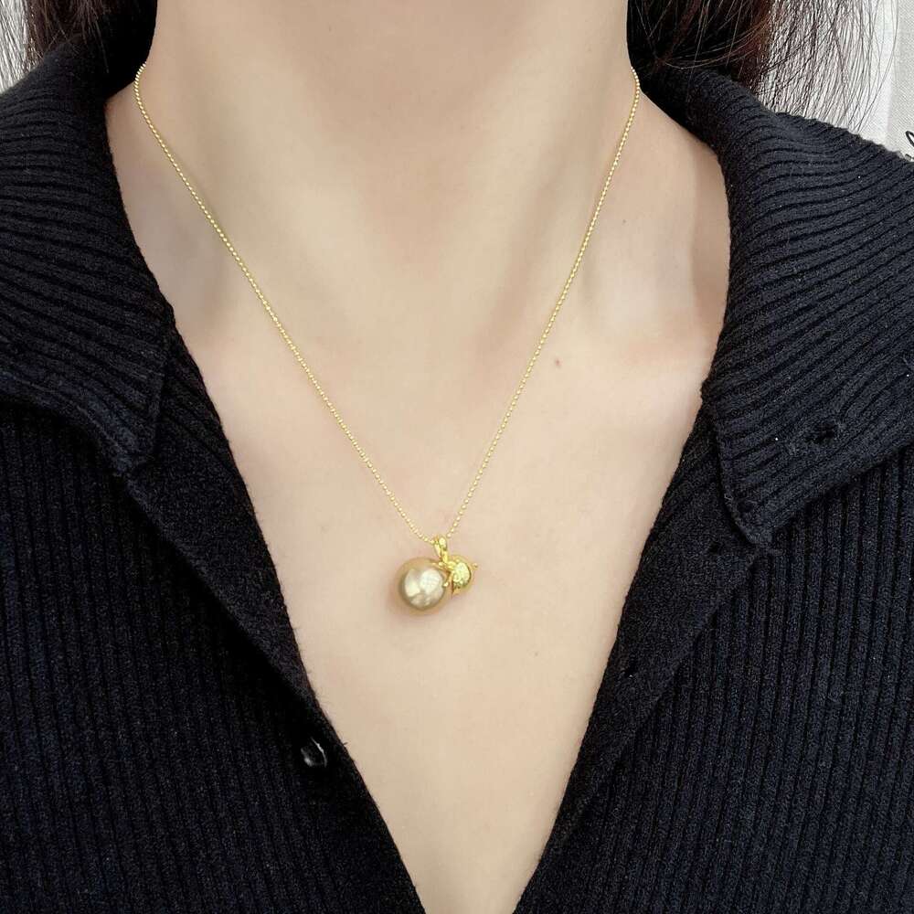 New Gold Gourd Pendant Long Niche Design Light High-end Sweater Chain Elegant Versatile Necklace 0f6
