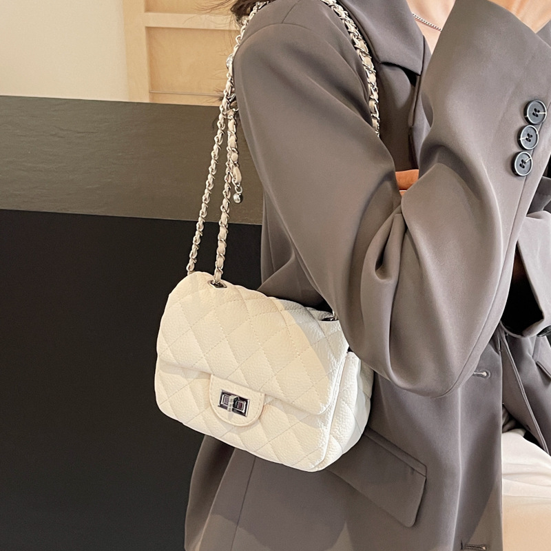 Premium sense underarm bag women's 2025 new niche design diamond chain bag popular single shoulder crossbody small square bag