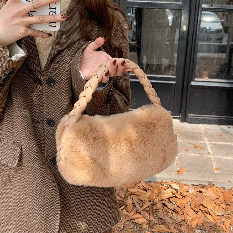 Designer Luxury Bag Bag Niche Design Cloud Bag Fluffy Handbag For Women 2025 Winter New Versatile Textured Plush Handheld Bag Tote Bag