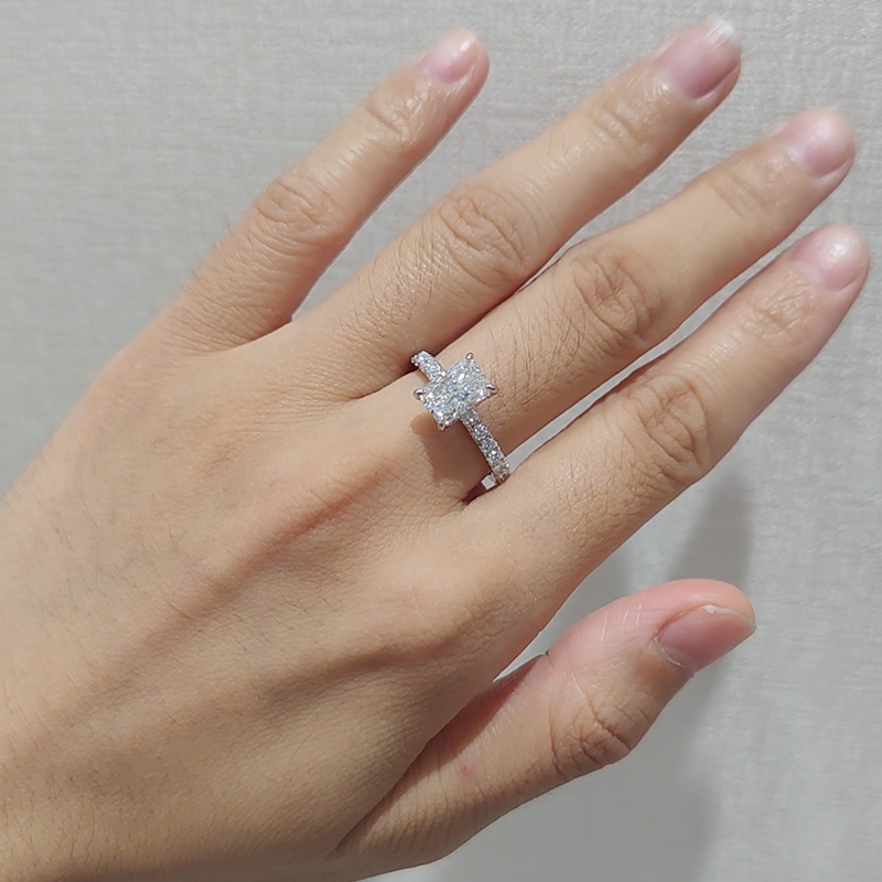 Customized 1CT Radiant Cut Diamond 18k Gold Jewelry IGI Certified HPHT Lab Created Cvd DEF VVS VS Lab Grown Diamond Ring