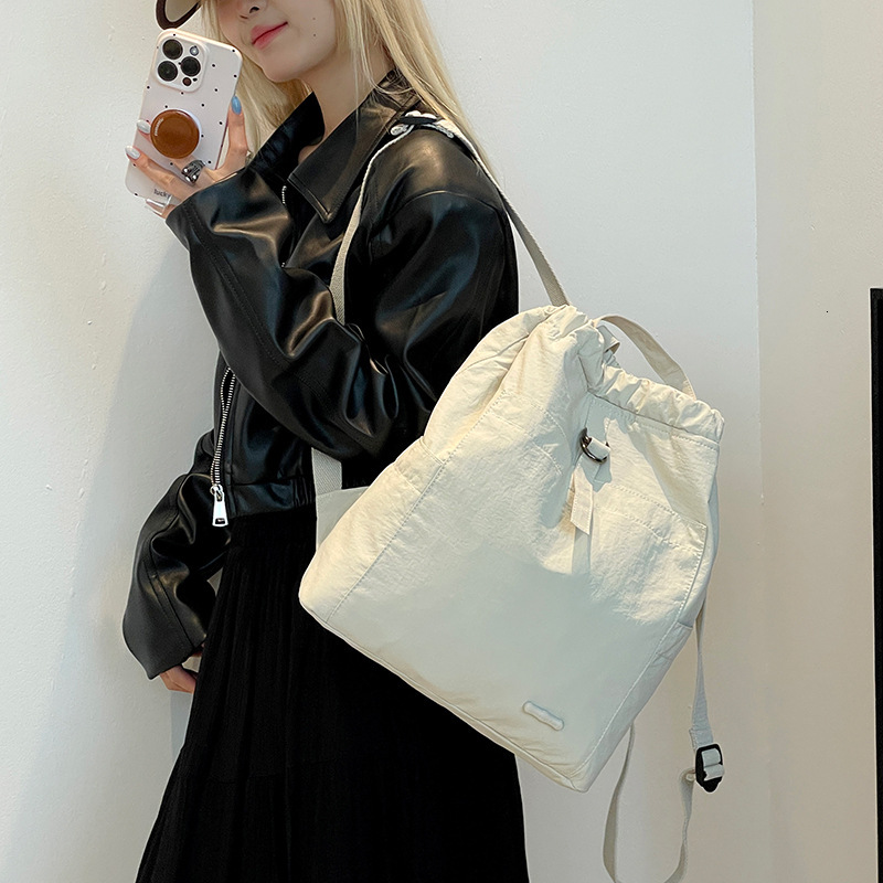 Colorful Fox New Women's Casual Large Capacity Lightweight Solid Color Commuting Fitness Outdoor Backpack ddmymoon