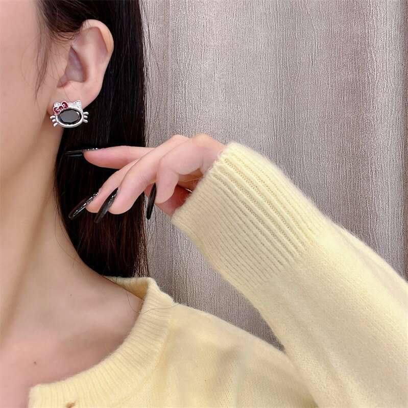Korean and Japanese Style Versatile Cat Small Fresh Cute Animal Simple Petite 2024 New Autumn Winter Earrings for Women 2d6