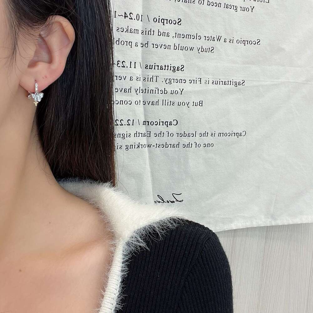 Super Fairy Micro Inlaid Dynamic Butterfly Star Cuff for Women, Niche Light Elegant Simple Versatile Bone Clip Ear Jewelry 1da